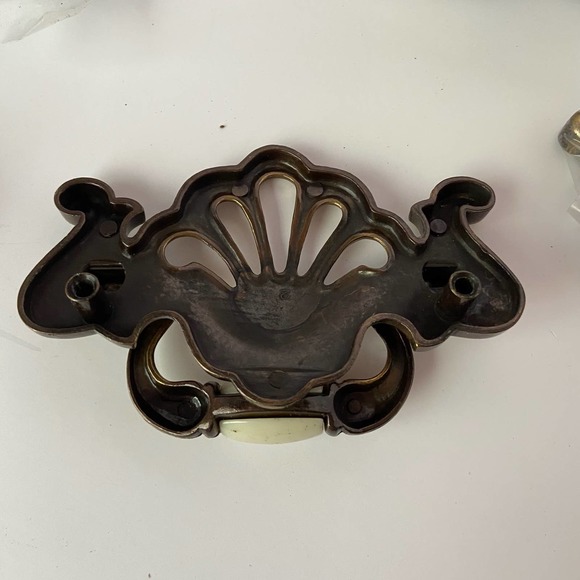 (7) Drawer Handles Brass and Ivory Style Vintage New Old Stock - Picture 3 of 4